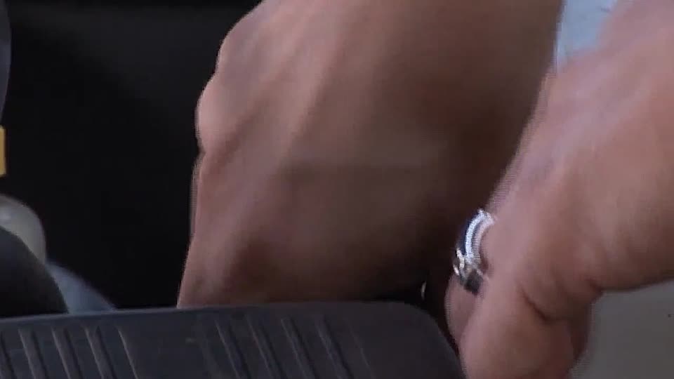 Er erlebte Doppelsex mit großen Brüsten